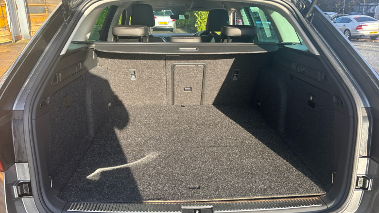 Skoda Superb 1.4 TSI iV SE Technology DSG 5dr Estate